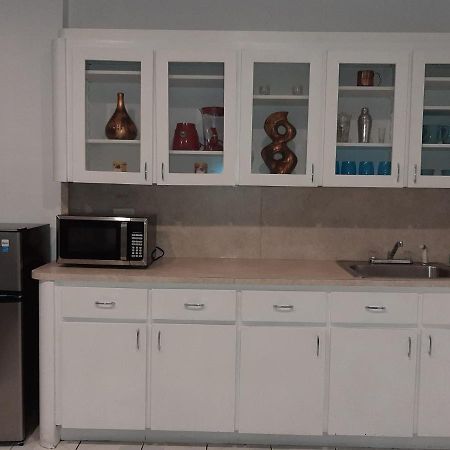 Hallandale Studio With Pool Apartment Plaja Hallandale Exterior foto