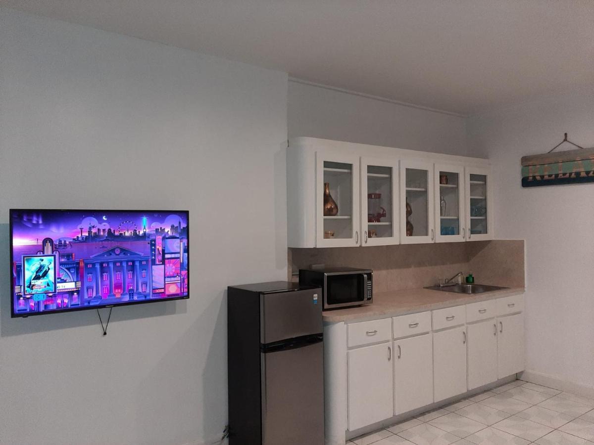 Hallandale Studio With Pool Apartment Plaja Hallandale Exterior foto