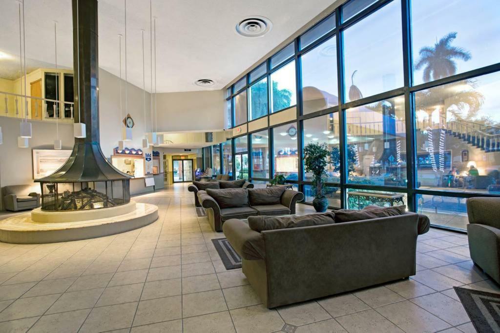 Hallandale Studio With Pool Apartment Plaja Hallandale Exterior foto