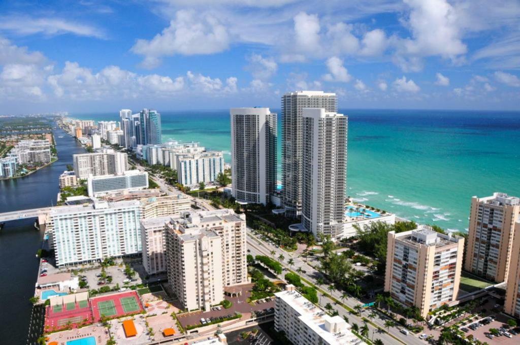 Hallandale Studio With Pool Apartment Plaja Hallandale Exterior foto